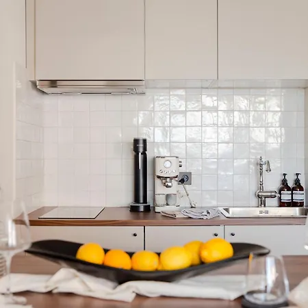 Apartman Nero, Cozy Avec Piscine, Au Centre De Hyères