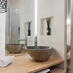 Nero, Cozy Avec Piscine, Au Centre De